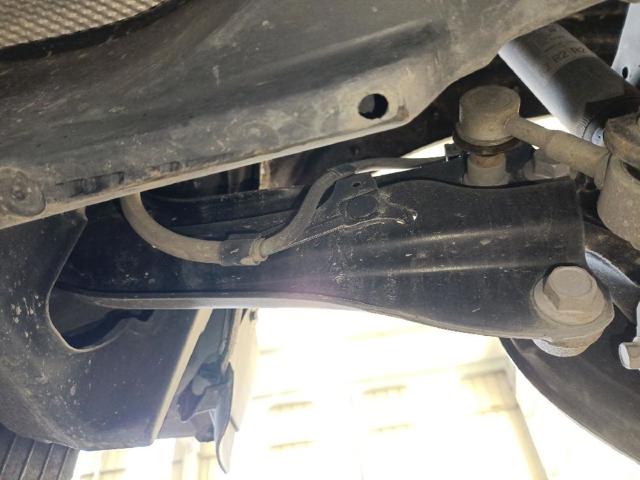 48760F4010 Brazo longitudinal inferior derecho de la suspensión trasera  disponible Málaga