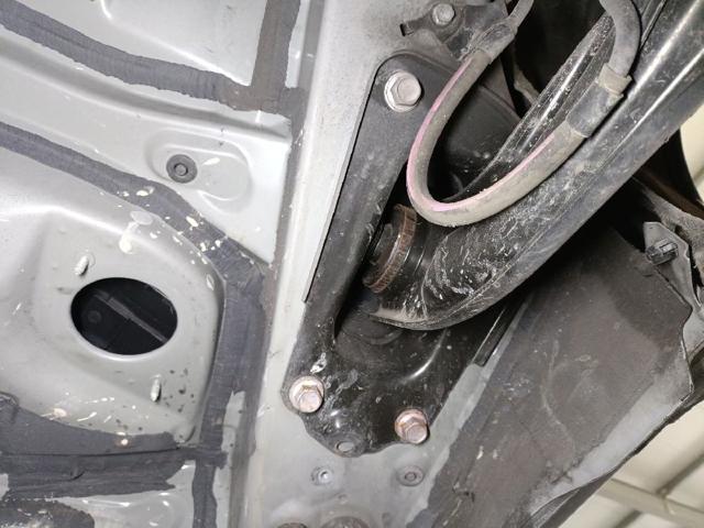 48760F4010 Brazo longitudinal inferior derecho de la suspensión trasera  disponible Burgos