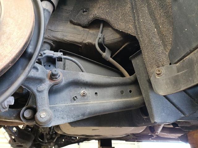 TOYOTA 48760F4010 Brazo longitudinal inferior derecho de la suspensión trasera  disponible Valladolid