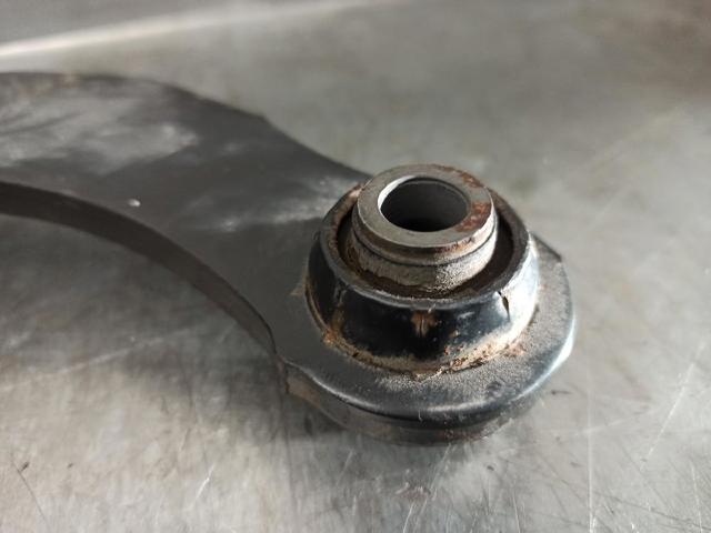 4877012010 Brazo superior de suspensión trasera izquierdo/derecho  comprar en Pontevedra