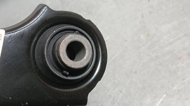 48770F4010 TOYOTA Brazo superior derecho de la suspensión trasera  disponible Vigo