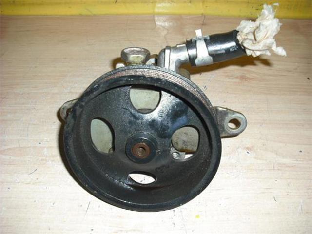 Bomba de dirección hidráulica 491108H305 NISSAN