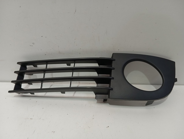4B0807681 VAG Rejilla del parachoques delantera izquierda  en stock Gandía