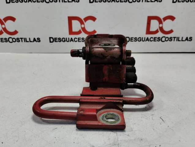 Bisagra de puerta delantera izquierda 4B0831411B VAG/Audi