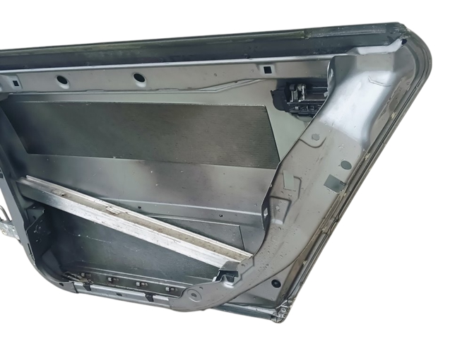 VAG 4B0833052 Puerta trasera derecha  en stock Terrassa