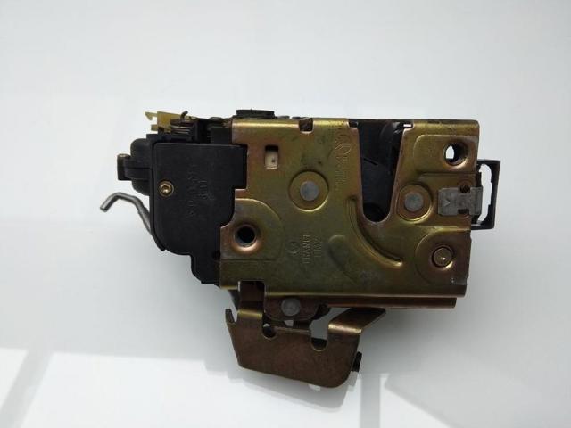 VAG 4B0839015G Cerradura de puerta trasera izquierda  en stock Salamanca