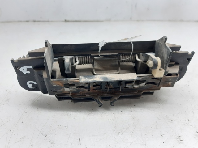 4B0839885 Soporte de manija exterior de puerta derecha  comprar en Zaragoza