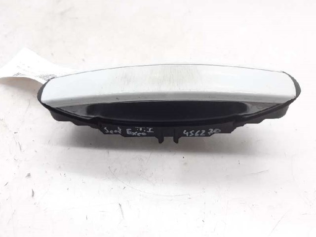 4B0839885 Soporte de manija exterior de puerta derecha  en stock Castellón
