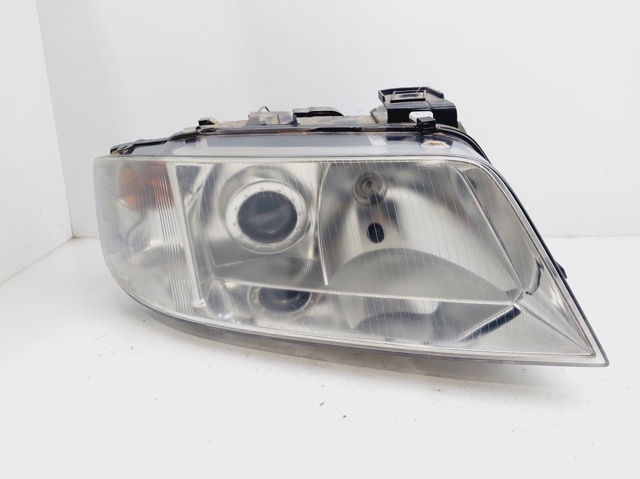 VAG 4B0941030K Faro derecho  comprar en Ponferrada