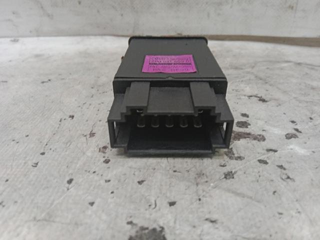 4B0941509D VAG Boton de luz de emergencía  en stock Córdoba