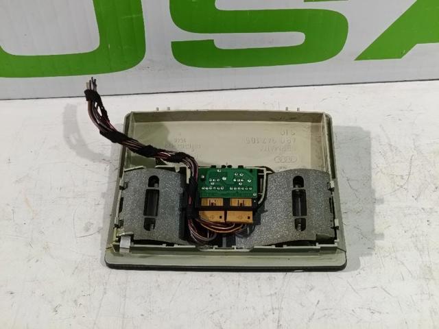 4B0947105 Luz de techo interior (cabina)  en stock Sabadell