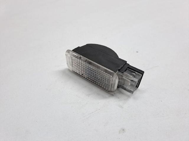4B0947415A VAG Luz de cortesía del maletero  en stock Gandía