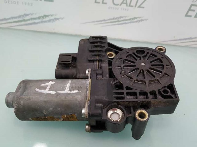 Motor elevalunas trasero izquierdo para audi a6 avant (4b5,4b5) (2002-2005) 2.5 tdi quattro ake 4B0959801B