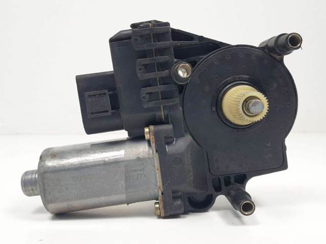 4B0959801E Motor del elevalunas de la puerta delantera izquierda  disponible Málaga