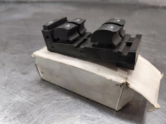 4B0959851B Unidad de control de elevalunas delantera izquierda  disponible Utrera