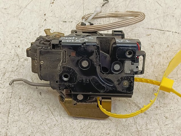 4B1837015B Cerradura de puerta delantera izquierda  comprar en Pontevedra