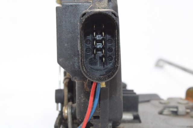 4B1837015B Cerradura de puerta delantera izquierda  disponible Utrera