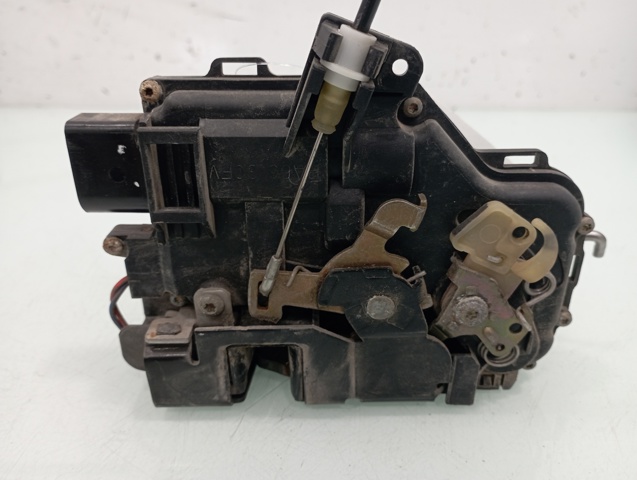 4B1837016G Cerradura de puerta delantera derecha  disponible Utrera