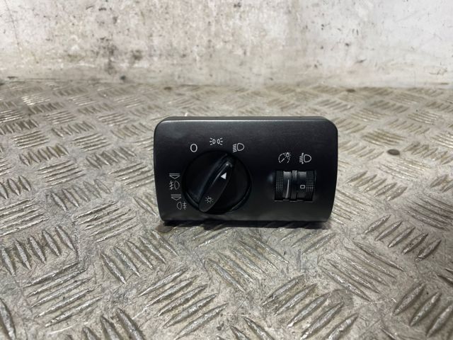 4B1941531C Interruptor de luces en el tablero comprar Sevilla