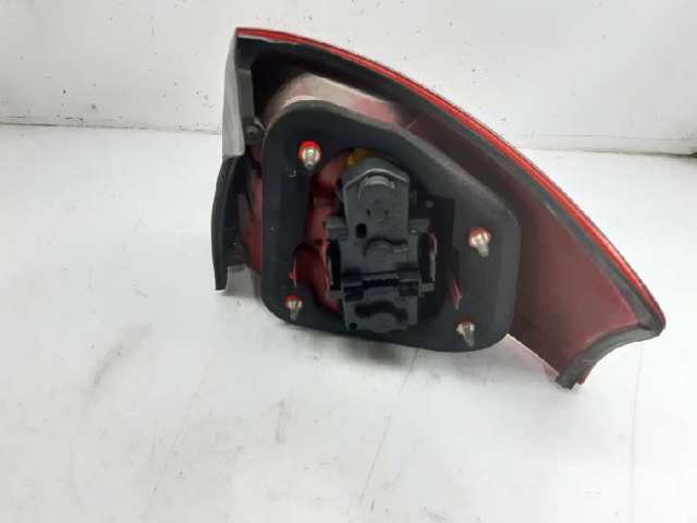 4B5945095 Piloto trasero izquierdo comprar Sevilla