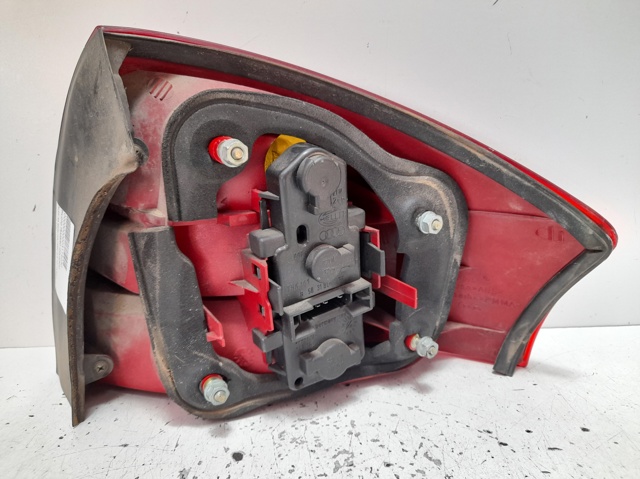4B5945095 Piloto trasero izquierdo comprar Sevilla