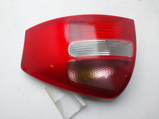 4B5945095B Piloto trasero izquierdo  disponible Málaga
