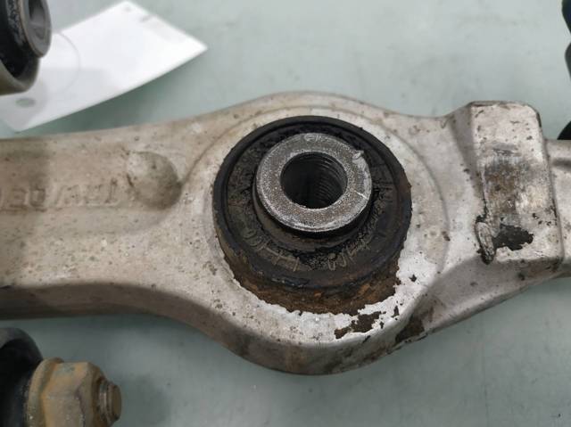 4D0407155P Brazo inferior izquierdo/derecho de suspensión delantera comprar Sevilla