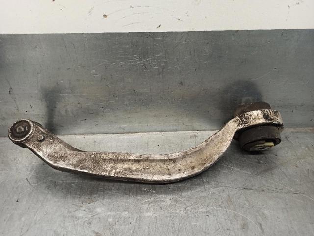 4D0407695J Brazo inferior izquierdo de la suspensión delantera  disponible Utrera