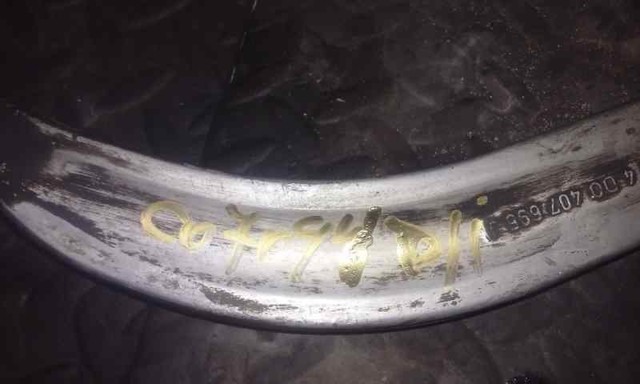 4D0407695J Brazo inferior izquierdo de la suspensión delantera  en stock Sabadell