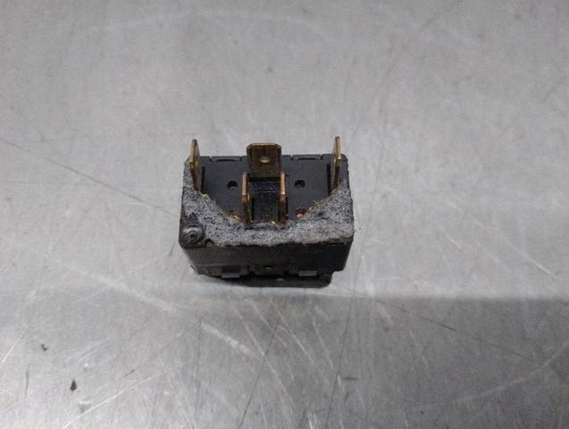 4D0959855 Botón de encendido del motor del elevalunas trasero derecho comprar Sevilla
