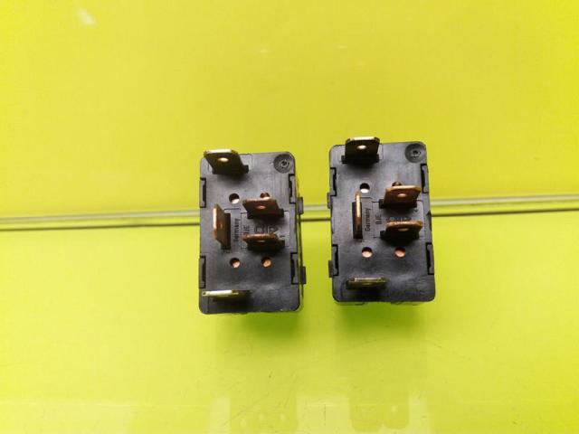 VAG 4D0959855 Botón de encendido del motor del elevalunas trasero derecho  disponible España