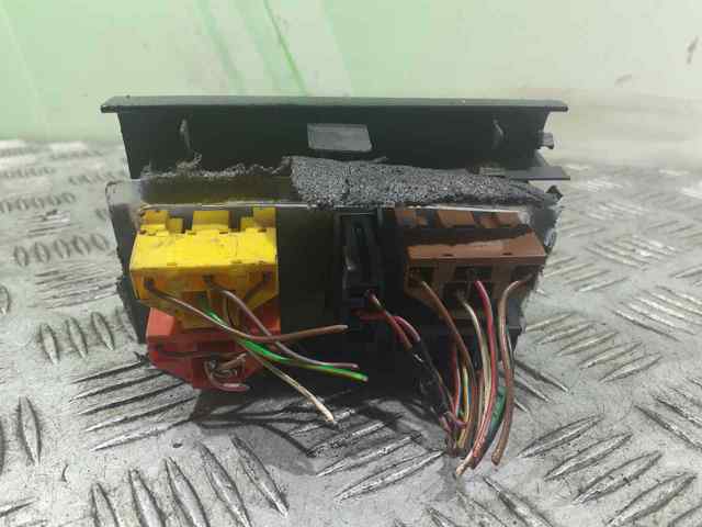 VAG 4D095985501C Botón de encendido del motor del elevalunas trasero derecho  disponible Valladolid