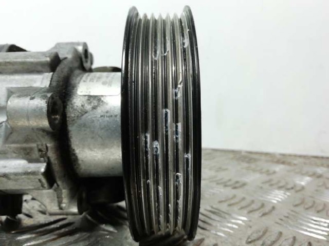 4F0145155E Bomba de dirección  en stock Castellón