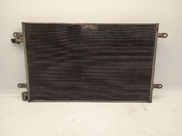 4F0260401E Condensador aire acondicionado  en stock Sabadell