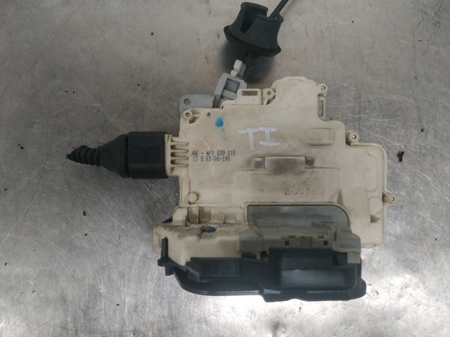 4F0839015 VAG Cerradura de puerta trasera izquierda  en stock Huelva