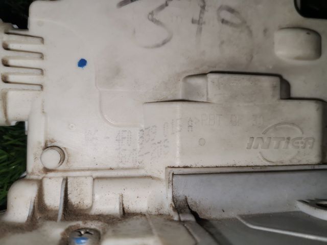 4F0839015A Cerradura de puerta trasera izquierda  en stock Granada