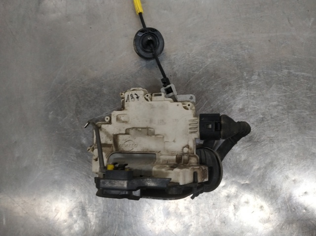 VAG 4F0839016 Cerradura de la puerta trasera derecha  en stock Terrassa
