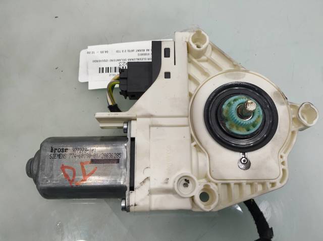 VAG 4F0959801D Motor del elevalunas de la puerta delantera izquierda  disponible España