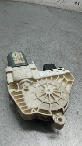 VAG 4F0959802D Motor del elevalunas de la puerta delantera derecha  en stock Salamanca