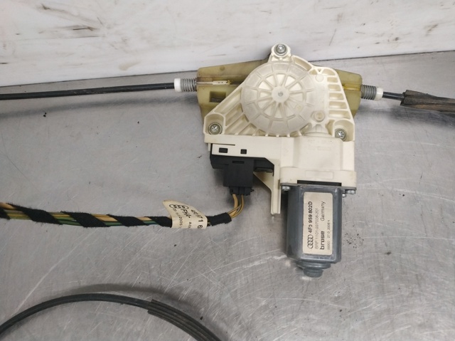 4F0959802D Motor del elevalunas de la puerta delantera derecha  en stock Granada