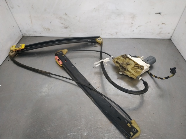 VAG 4F0959802D Motor del elevalunas de la puerta delantera derecha  disponible España
