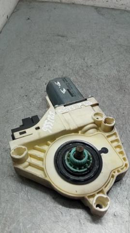 4F0959802D Motor del elevalunas de la puerta delantera derecha  en stock Sabadell
