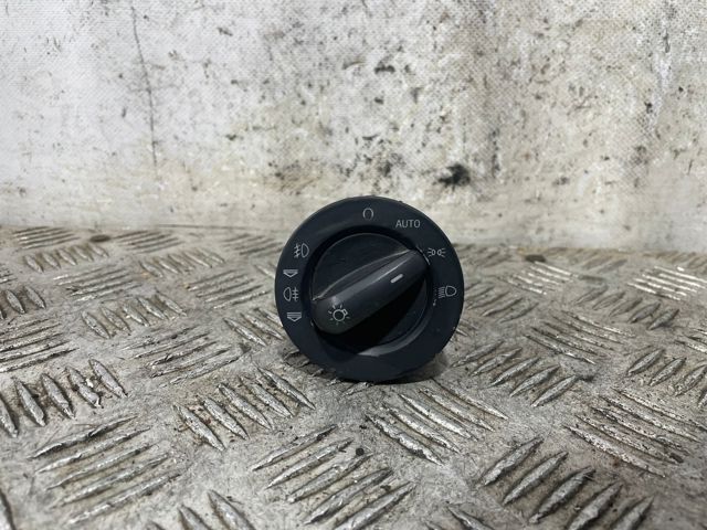 4F1941531D Interruptor de luces en el tablero  disponible Utrera
