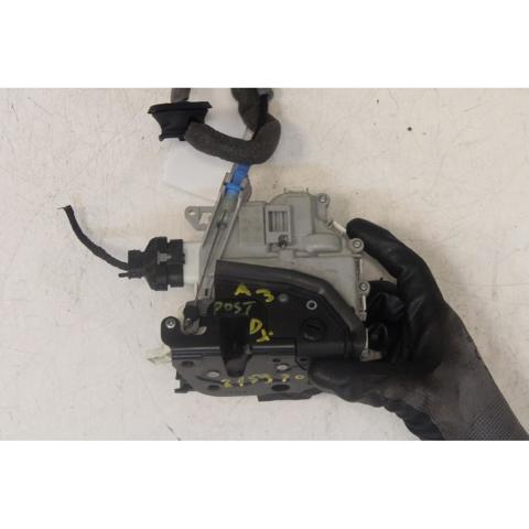 4G0839016B Cerradura de la puerta trasera derecha  en stock Castellón