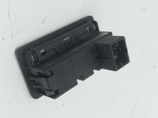 4G0959831A Botón interior de apertura de maletero  en stock Sabadell