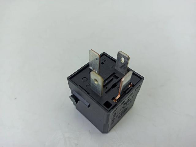 4H0951253A Relé del ventilador  disponible Burgos
