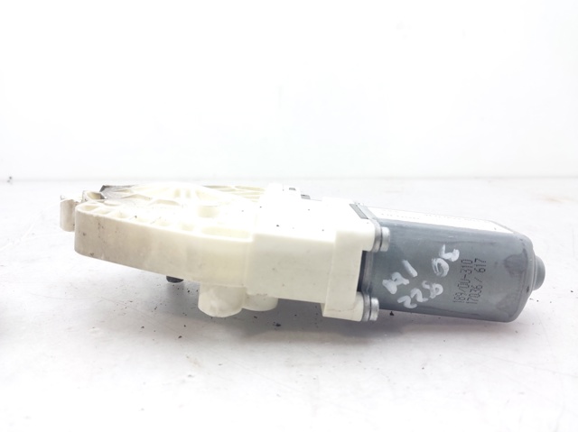 4L0959801B Motor del elevalunas de la puerta trasera izquierda  disponible Burgos