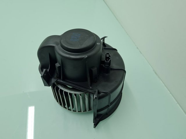 4L1820021 Motor del ventilador del calefactor  disponible Utrera