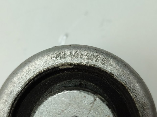 4M0407509B Brazo superior izquierdo de la suspensión delantera  disponible Utrera
