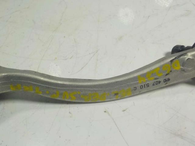 4M0407510B Brazo superior derecho de la suspensión delantera  disponible Málaga